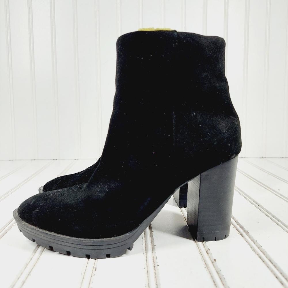 BCBGeneration Laliah Black Suede Leather Block Heel Ankle Bootie I984